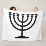 Jüdische Menorah (Symbol des Judentums) Fleecedecke<br><div class="desc">Dieses Design zeigt eine Menorah, die von jüdischen Leuten benutzt wird, um den achttägigen Urlaub von Hanukkah zu feiern. Die Menorah ist ein neunverzweigtes Kronleuchter, das während Hanukkah angezündet wird. Acht der neun Zweige verfügen über Lampen (Kerzen oder Öllampen), die die acht Nächte des Urlaubs symbolisieren; an jeder Nacht wird...</div>