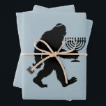 Jüdischer Bigfoot Hanukkah Chanukah Spaß Unglaubli Geschenkpapier Set<br><div class="desc">Jüdischer Bigfoot Hanukkah Chanukah Spaß Unglaublich witzig Menorah Dreidel</div>