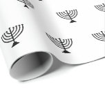 Jüdisches Menorah Schwarzweiß Muster Hanukkah Geschenkpapier<br><div class="desc">Jüdisches Menorah schwarz-weiß Muster. Dieses Papier ist ideal für Hanukkah,  Chanukah,  Bar mitzvah,  Fledermaus Mitzvah,  Shabbat und jüdischen Feiertagen.</div>