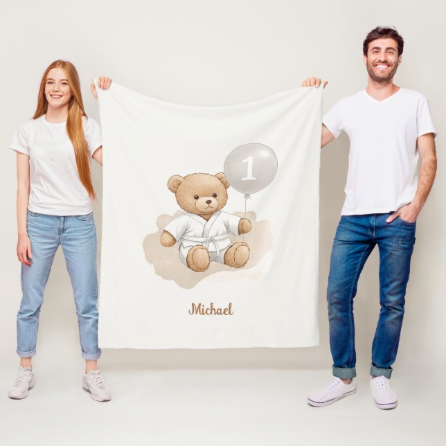 Judo Bear’s First Belt" – 1st Birthday White Belt Fleecedecke (Beispiel)