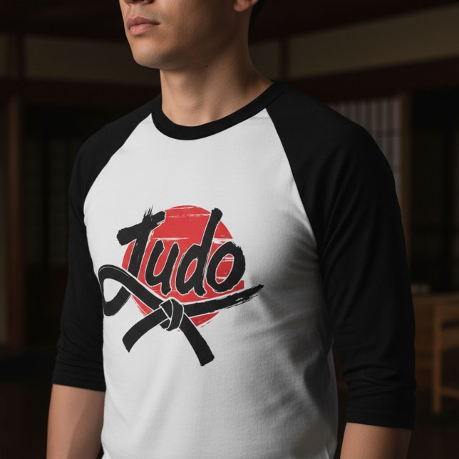 Judo Brush Script and Black Belt – Rising Sun T-Shirt (Von Creator hochgeladen)