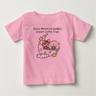 Jumeaux maman et T-shirt rêveur du papa