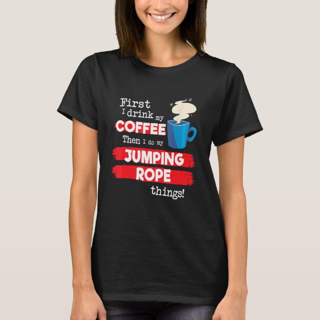 Jump Rope Sprichwort, aber First Coffee Phrase T-Shirt (Vorderseite)