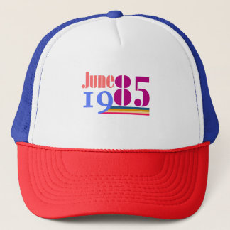 June '85 Bold Retro Plus Size T - Shirt Truckerkappe