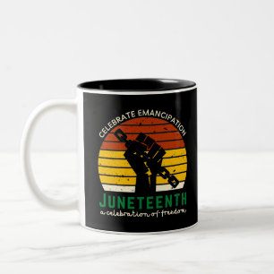 Juneteenth Celebrating Freedom Zweifarbige Tasse