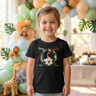 Jung, Wild und Drei Safari-Geburtstag Kleinkind T-shirt
