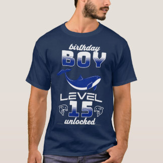 Junge auf der Geburtsstufe 15 unverschlossener Del T-Shirt