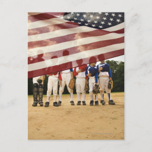 Junge Baseball-Spieler, die teilweise von Postkarte