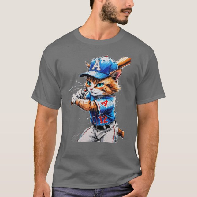 Junge Baseballkatze in Uniform mit seinem Schläger T-Shirt (Vorderseite)