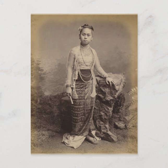 Junge birmanische Frau, c.1875 Postkarte (Vorderseite)