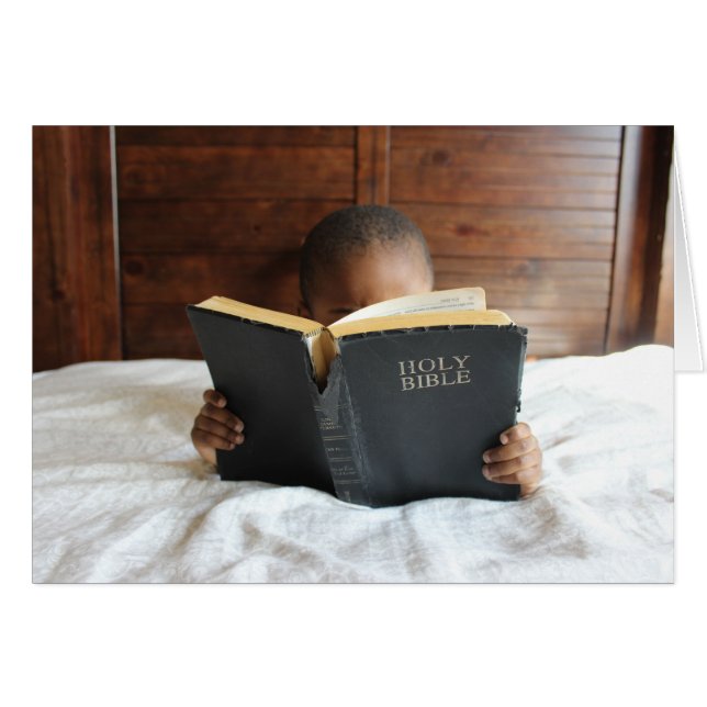 Junge, der die heilige Bibel liest (Vorderseite (Horizontal))