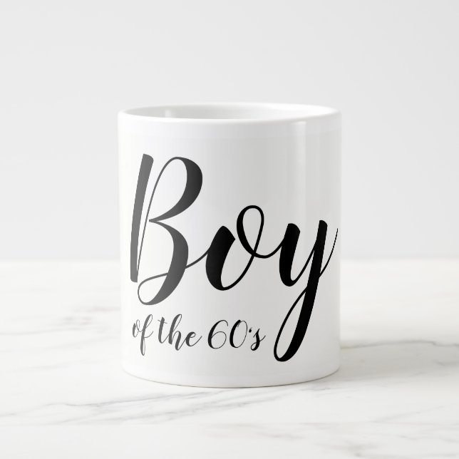Junge der Sechziger Elegante Typografie der 1960er Jumbo-Tasse (Vorderseite)
