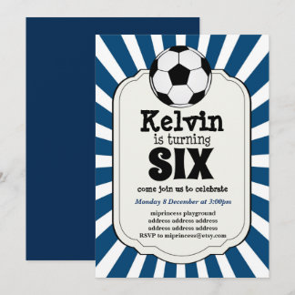 Junge, der SIX Soccer Ball einlädt Einladung