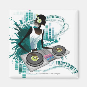 Junge Dj mit Turntable im Nachtclub Magnet