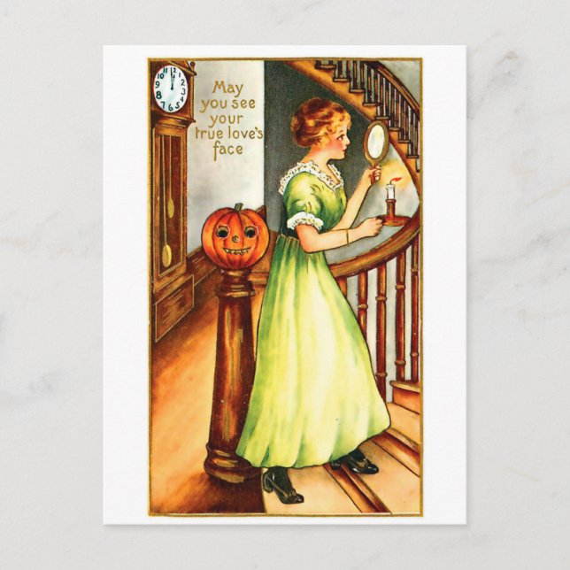 Junge Frau, die zu Halloween in den Spiegel schaut Postkarte (Vorderseite)