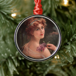 Junge Frau mit einem Sprig von Lilac Ornament Aus Metall