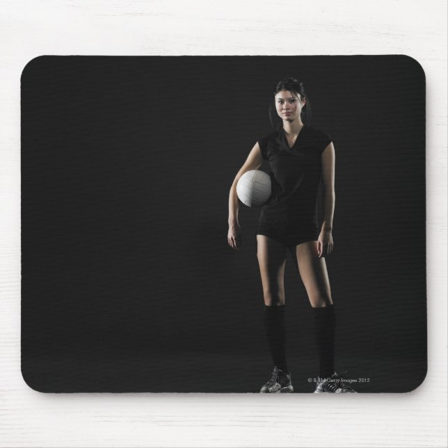 Junge Frau mit Volleyball, Portrait Mousepad (Vorne)
