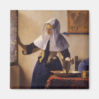Junge Frau mit Wasserpitcher