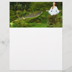 Junge Frauen praktizieren Yoga Flyer