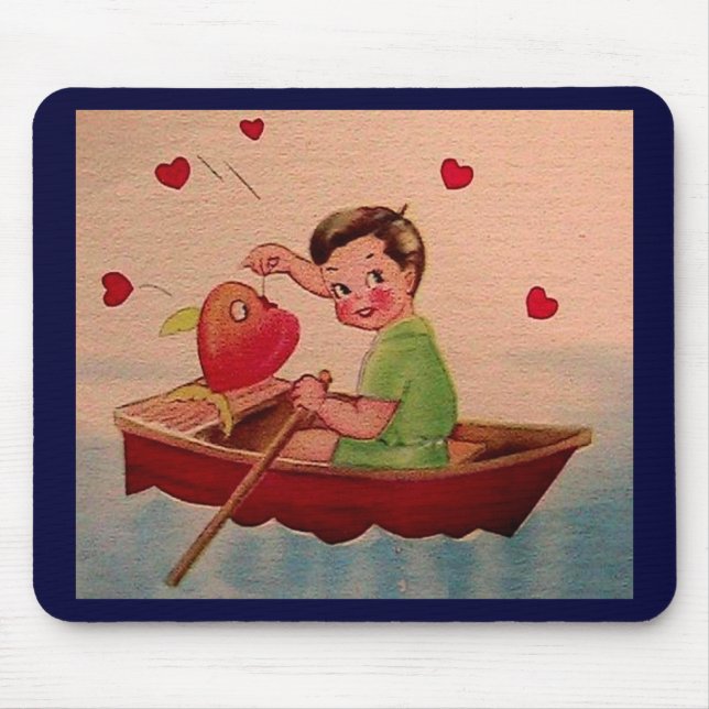 Junge hält Herz in Boot Mousepad (Vorne)