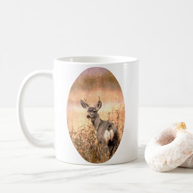 Junge Hirsche in Wildblumen mit grungy Texture Art Kaffeetasse (Mit Donut)