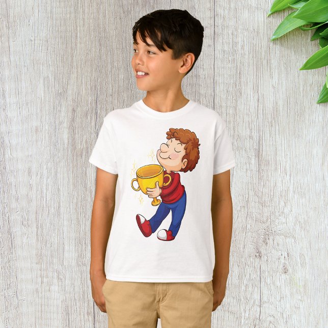 Junge Holding Golden Trophy Award Gewinner T-Shirt (Von Creator hochgeladen)