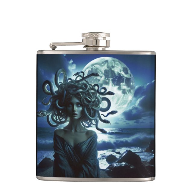 Junge Hübsche Medusa am Mond und Ozean Flachmann (Vorderseite)