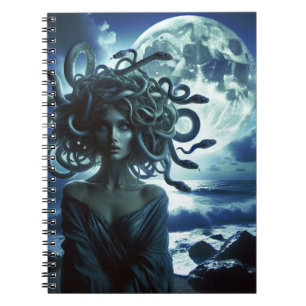 Junge Hübsche Medusa am Mond und Ozean Notizblock