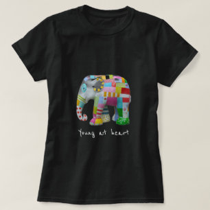 Junge im Herzen Slogan niedliche Elefantenretro T-Shirt