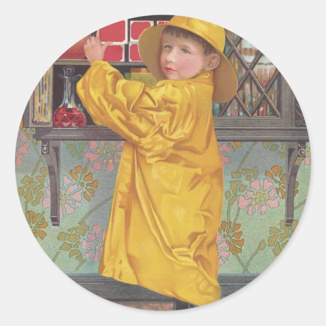 Junge in Raincoat Runder Aufkleber (Vorderseite)