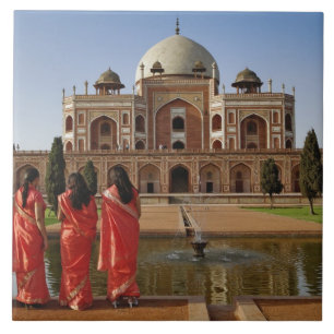 Junge indische Damen und Humayun's Grabmal, Delhi, Fliese