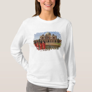 Junge indische Damen und Humayun's Grabmal, Delhi, T-Shirt