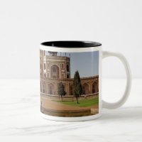 Junge indische Damen und Humayun's Tomb, Delhi,