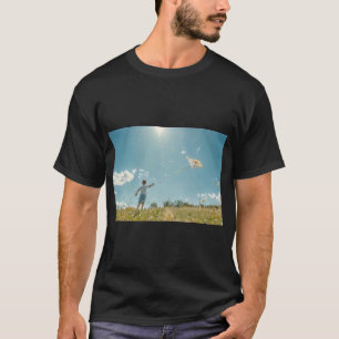 Junge Joyfull Flying a Kite T-Shirt