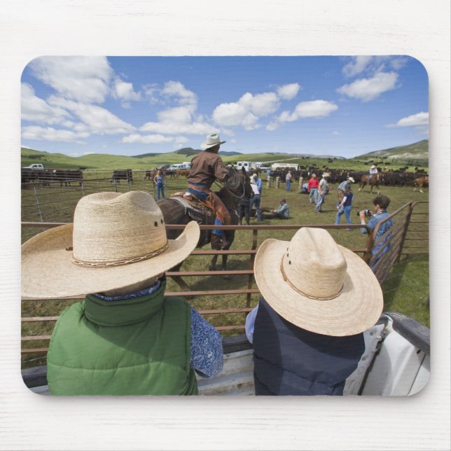Junge Jungen lassen die Hughes-Ranch 2007 ein Mousepad (Vorne)