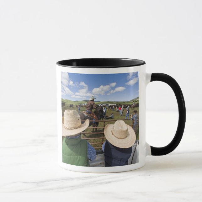 Junge Jungen lassen die Hughes-Ranch 2007 ein Tasse (Rechts)