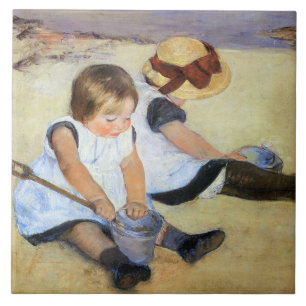 Junge Kinder, die am Strand spielen (Mary Cassatt) Fliese