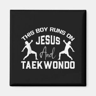 Junge läuft auf Jesus und Taekwondo christliche Ka Magnet