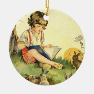 Junge liest unter einem Baum mit Kaninchen Keramikornament