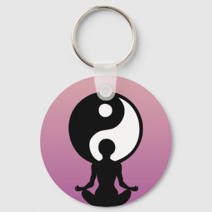 Junge Mädchen, die Yoga praktizieren Schlüsselanhänger