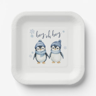 Junge mit Winterbaby-Dusche Pappteller
