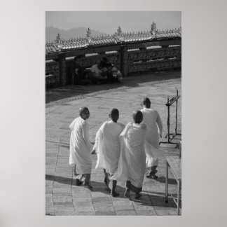 Junge Mönche, Golden Rock Temple, Myanmar Poster