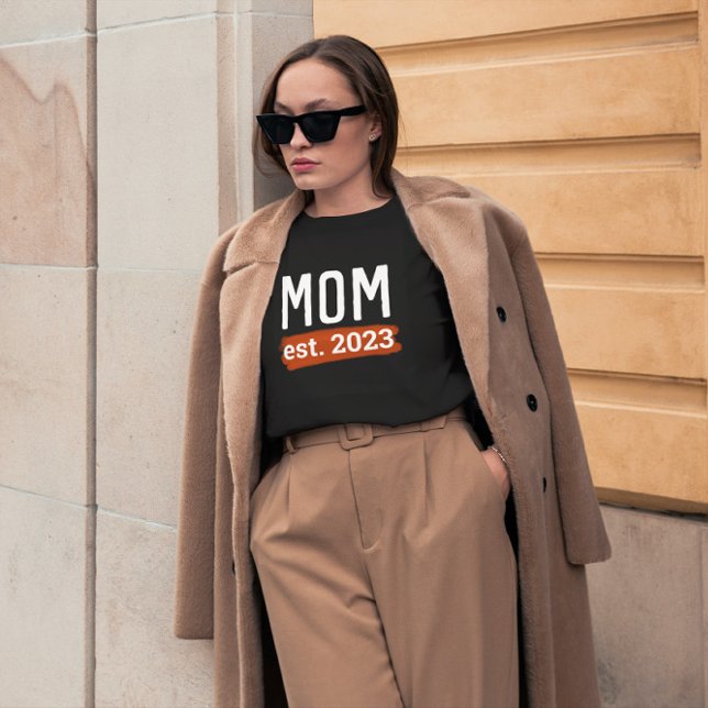 Junge Mutter - EST.2020 T-Shirt (Von Creator hochgeladen)