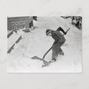 Junge schippt Schnee, 1940 Postkarte