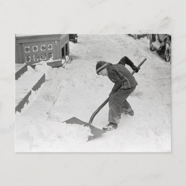 Junge schippt Schnee, 1940 Postkarte (Vorderseite)