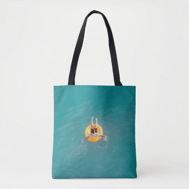 Junge sitzt auf Boje Tasche (Vorderseite)