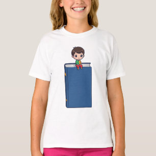 Junge sitzt auf einem riesigen Buch für Kinder T-Shirt