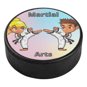 Junge und Mädchen für Kampfkunst Eishockey Puck