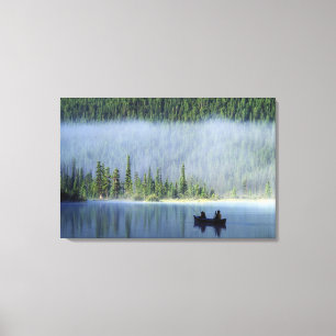 Jungen angeln am Waterfowl Lake, Banff National Leinwanddruck