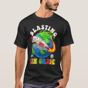Jungen, die in den 1. Schultag des 5. T-Shirt